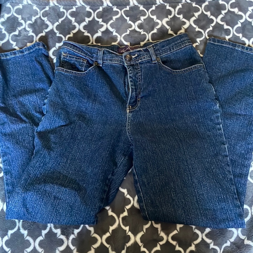 Gloria Vanderbilt straight leg jeans